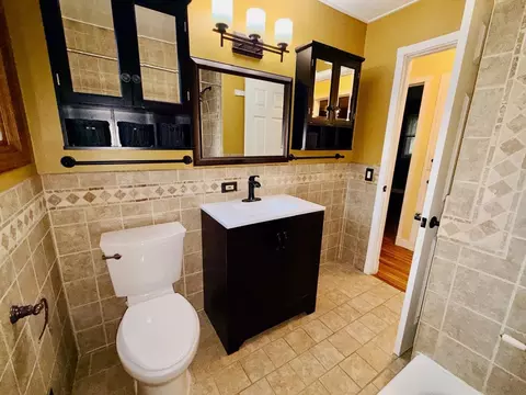 Bath - 4333 Rahn Rd, Eagan, MN 55122 photo 1 of 3
