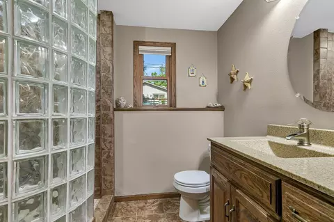 Bath - 6209 Laurel Rd, Saint Cloud, MN 56303 photo 2 of 3