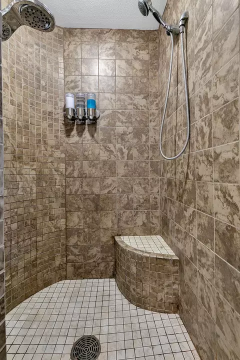 Bath - 6209 Laurel Rd, Saint Cloud, MN 56303 photo 3 of 3