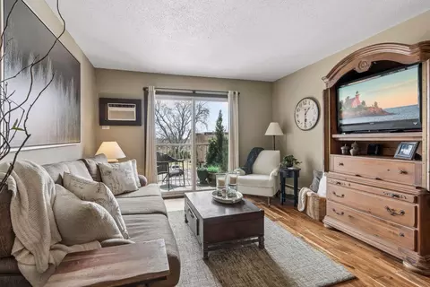 3155 Old Highway 8 #306, Saint Anthony, MN 55418