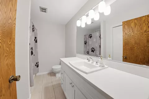 Bath - 7801 119th Ave N, Champlin, MN 55316 photo 1 of 2