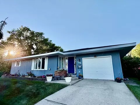 909 2nd St NE, Roseau, MN 56751
