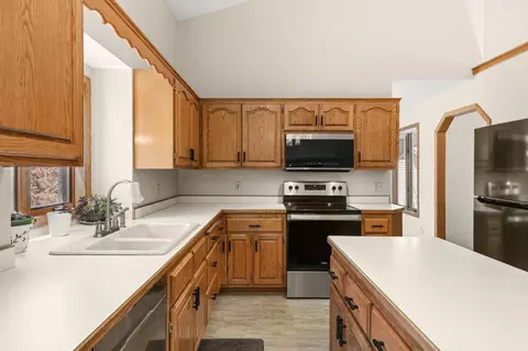 11525 Pondview Ct, Champlin, MN 55316 photo 10