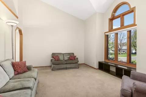 11525 Pondview Ct, Champlin, MN 55316 photo 5