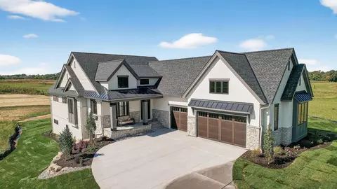 7947 207th St E, Credit River, MN 55372