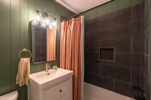Bath - 8741 3rd Ave S, Bloomington, MN 55420 photo 3 of 4