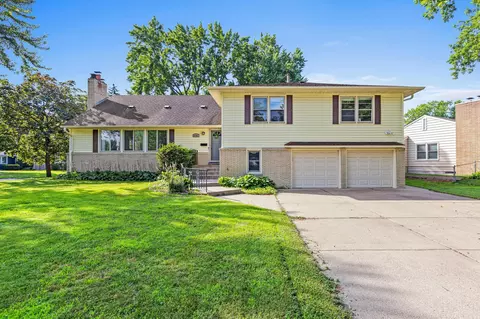 6901 Hillcrest Ln, Edina, MN 55435