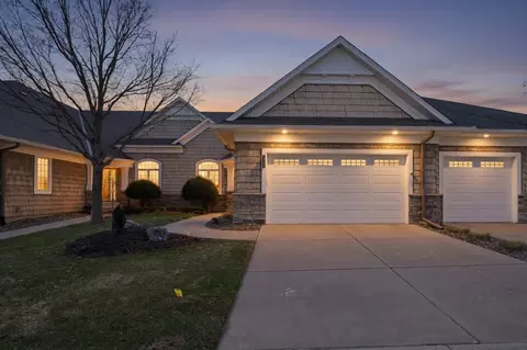 10100 Indigo Dr, Eden Prairie, MN 55347