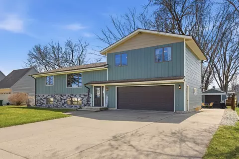 814 Craig Ave SW, Hutchinson, MN 55350