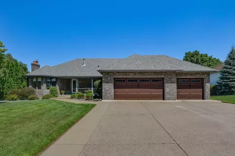 313 Wyndham Cir W, New Brighton, MN 55112