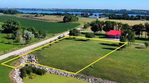 48103 Grace Ln, Big Stone City, SD 57216