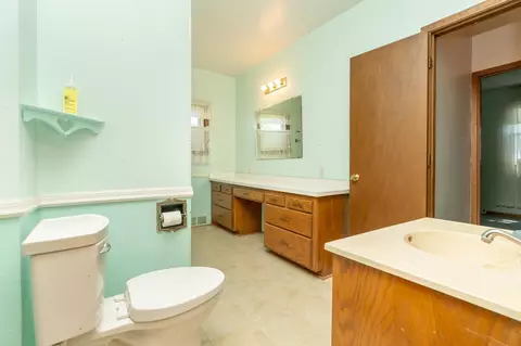 Bath - 1360 190th St E, Jordan, MN 55352 photo 1 of 4