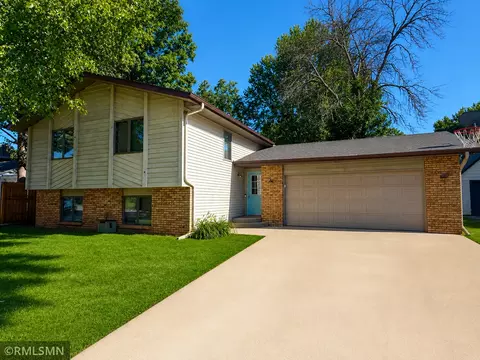 815 10th St W, Hastings, MN 55033
