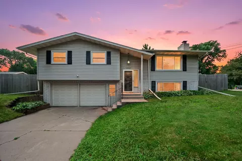 1561 15th Ter NW, New Brighton, MN 55112