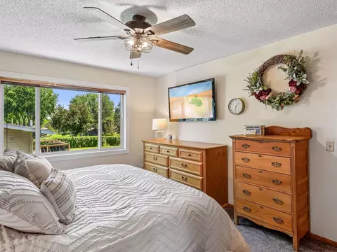 Bedroom - 4881 Independence St, Maple Plain, MN 55359 photo 2 of 6