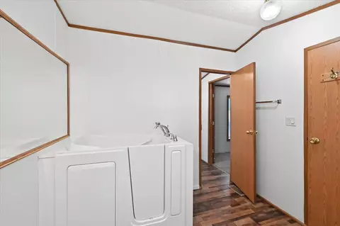 Bath - 35 Korda Dr, Duluth, MN 55808 photo 2 of 2