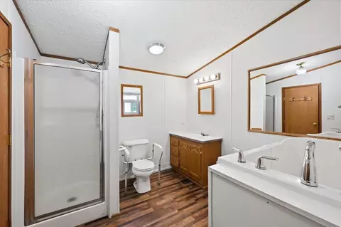 Bath - 35 Korda Dr, Duluth, MN 55808 photo 1 of 2