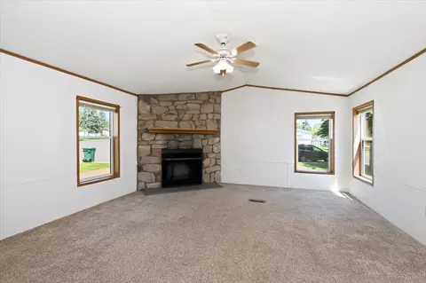 Living - 35 Korda Dr, Duluth, MN 55808 photo 1 of 2