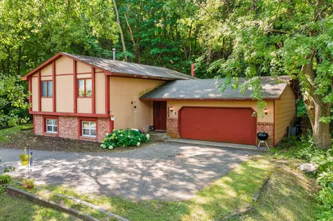 2805 Brookview Dr, Burnsville, MN 55337