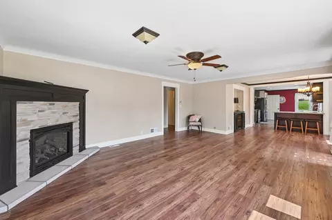 Living - 110 Circle Dr, Jackson, MN 56143 photo 6 of 6