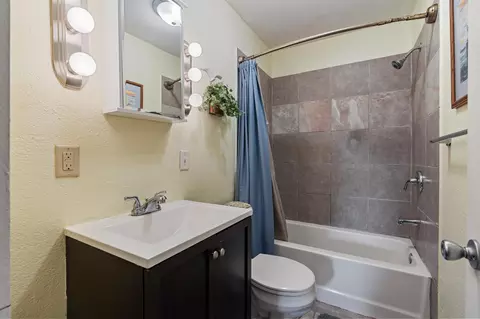 Bath - 1114 5th Ave NE, Brainerd, MN 56401 photo 1 of 1