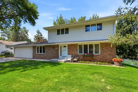 11006 Radisson Dr, Burnsville, MN 55337