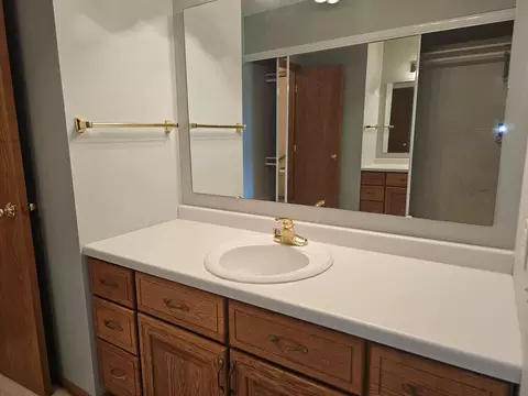 Bath - 2206 10th Ave SE, Willmar, MN 56201 photo 2 of 2