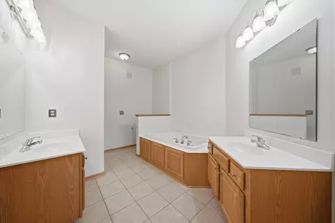Bath - 2701 Village Dr, Faribault, MN 55021 photo 1 of 4