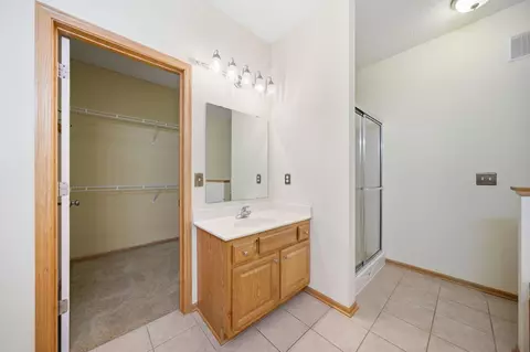 Bath - 2701 Village Dr, Faribault, MN 55021 photo 2 of 4