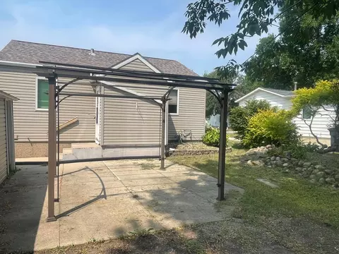 Exterior - 117 W Maple St, Marshall, MN 56258 photo 6 of 8