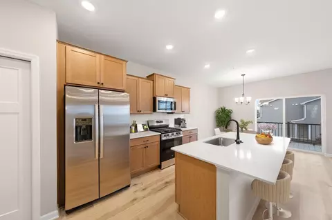 10370 Birchwood Cir, Chaska, MN 55318