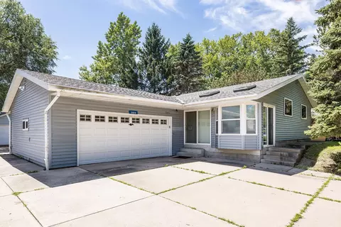 3974 Woodview Dr, Vadnais Heights, MN 55127