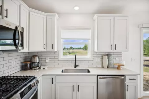 Kitchen - 1257 Deerpath Dr NE, Hanover, MN 55341 photo 2 of 4