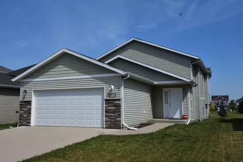 6105 61 Ave S, Fargo, ND 58104