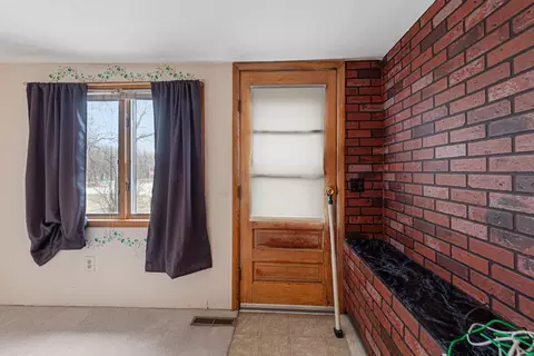 Entry Way - 101 State Highway 60 E, Elysian, MN 56028 photo 2 of 2