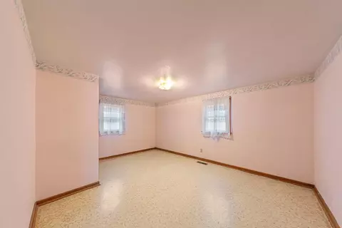 Bedroom - 101 State Highway 60 E, Elysian, MN 56028 photo 5 of 6