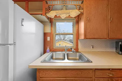 Kitchen - 101 State Highway 60 E, Elysian, MN 56028 photo 2 of 4