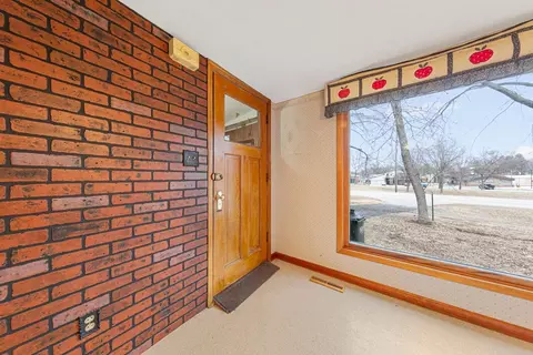Entry Way - 101 State Highway 60 E, Elysian, MN 56028 photo 1 of 2