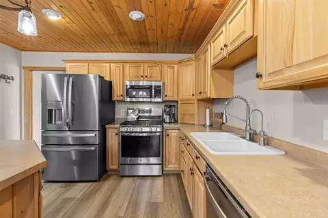 Kitchen - 6454 Flying Jib, Garrison, MN 56450 photo 6 of 7