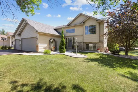 402 12th Ave NW, Isanti, MN 55040