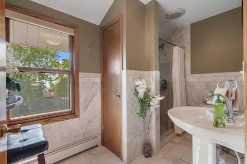 Bath - 4 Lakeside Ct, Duluth, MN 55804 photo 1 of 8