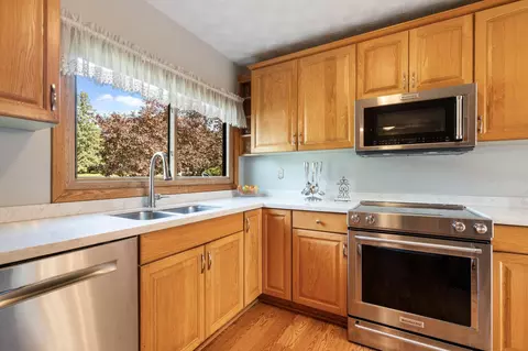 Kitchen - 4 Lakeside Ct, Duluth, MN 55804 photo 2 of 3