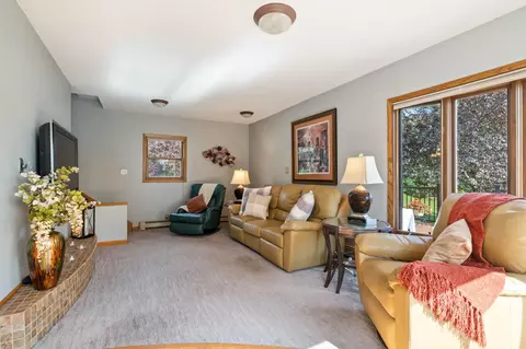 Living - 4 Lakeside Ct, Duluth, MN 55804 photo 1 of 2