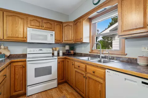 Kitchen - 27 Maple Dr, Esko, MN 55733 photo 2 of 3