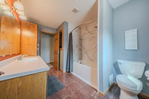 Bath - 5708 Nightingale Ct, Saint Cloud, MN 56303 photo 2 of 3