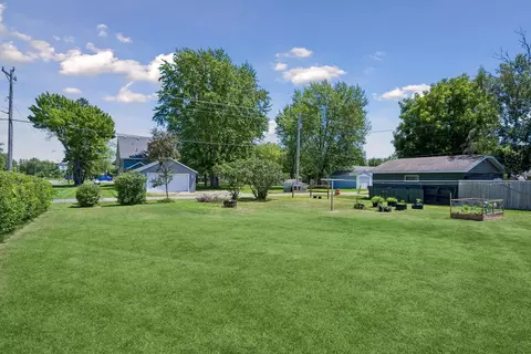 Exterior - 405 4th Ave SE, Milaca, MN 56353 photo 8 of 9