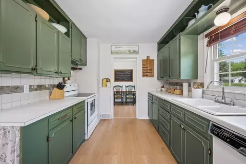 Kitchen - 405 4th Ave SE, Milaca, MN 56353 photo 5 of 5
