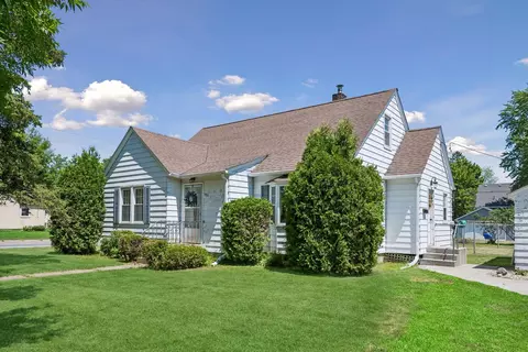 Exterior - 405 4th Ave SE, Milaca, MN 56353 photo 1 of 9