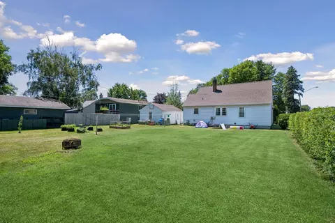 Exterior - 405 4th Ave SE, Milaca, MN 56353 photo 6 of 9