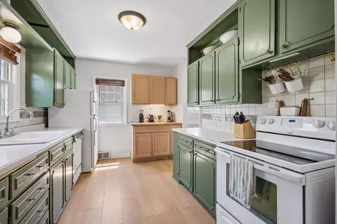 Kitchen - 405 4th Ave SE, Milaca, MN 56353 photo 2 of 5